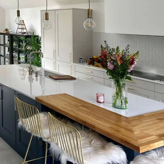 Pixel White Herringbone Matt 22x73